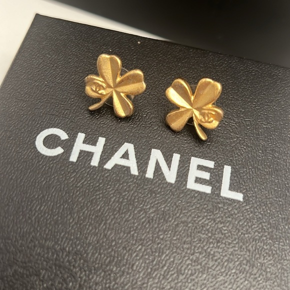 CHANEL Jewelry - CHANEL LUCKY Clover Gold Earrings 6/8”